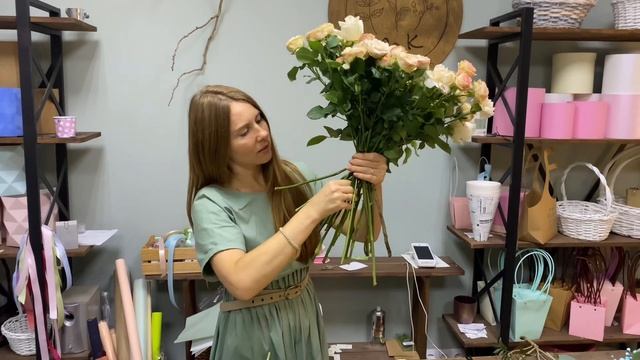 Букет для любимой мамы и жены/ Топовый букет на 250 р/ Упаковка букета смотреть онлайн