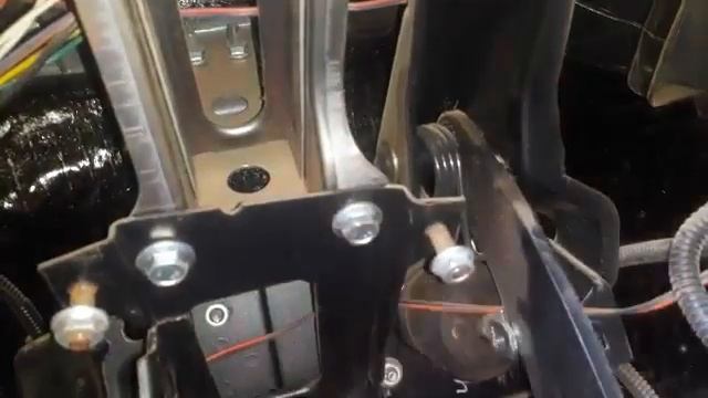 хрустит педаль сцепления, одна из причин. смотреть онлайн