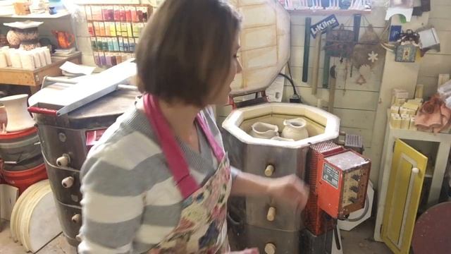 A little bit about electric kilns.... but only a little bit! ( kilns part 1) смотреть онлайн