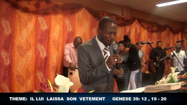 IL LUI LAISSA SON VETEMENT смотреть онлайн