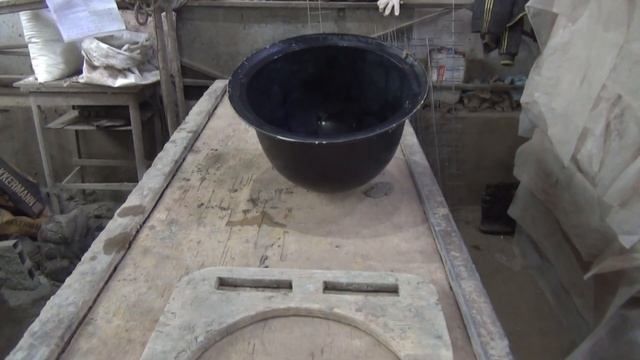 Производство бетонной полусферы: фрезеровка матрицы, обратная формовка, отливка. смотреть онлайн