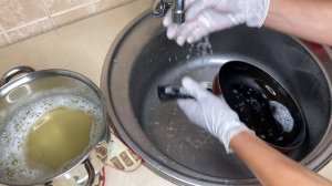 Как ОЧИСТИТЬ СКОВОРОДУ с антипригарным покрытием внутри и снаружи. ЧУДО СПОСОБ отмыть нагар и жир