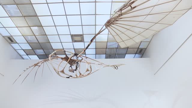 Уникальная реставрация «Летатлина» в Третьяковке / #TretyakovDOC смотреть онлайн