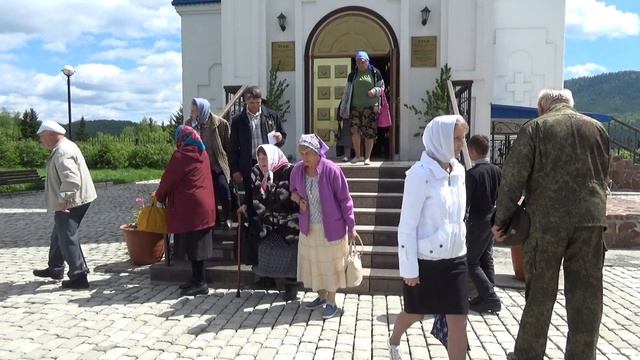 Колокольный звон нашего храма после Службы на Троицу. 08.06. 2017 год. смотреть онлайн