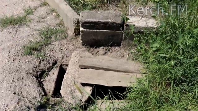 Ливневка в Керчи забита мусором и камнями смотреть онлайн