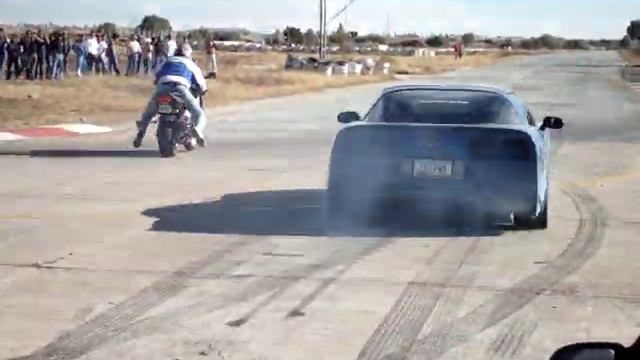 CBR 900RR VS CORVETTE смотреть онлайн