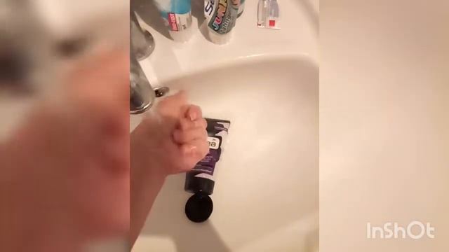 Черный гель для умывания с углем от немецкого бренда косметики Balea смотреть онлайн