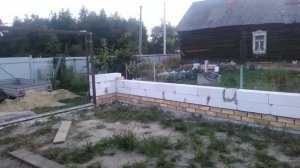 Продолжаем строить гараж 4×6 из газобетона своими руками. бюджетное строительство