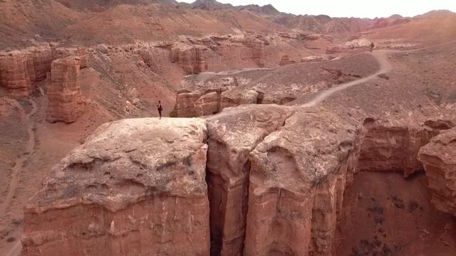 flying around the grand canyon of central Asia: Charyn Canyon, Kazakhstan смотреть онлайн