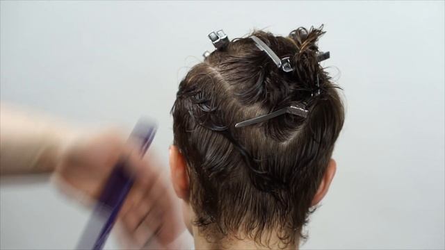 TEMPO TEMPO. Мужская стрижка. Круглая градуировка. Треугольные слои. Креативная укладка. смотреть онлайн