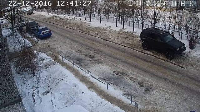 Пожилой петрозаводчанке одним касанием удалось сломать зеркало авто смотреть онлайн