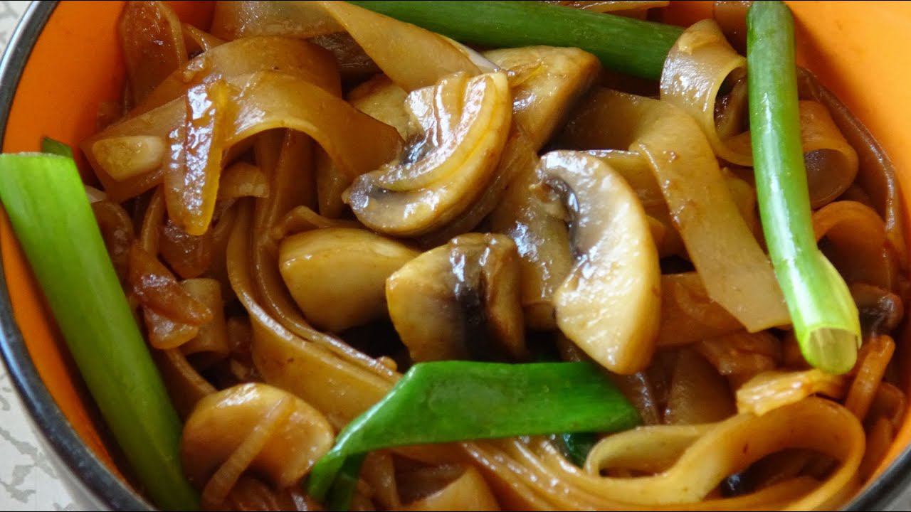 Рисовая лапша с грибами под устричным соусом. смотреть онлайн