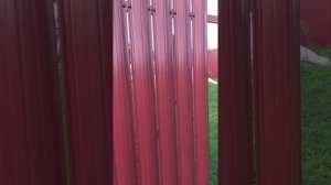 Поможет при установке штакетника