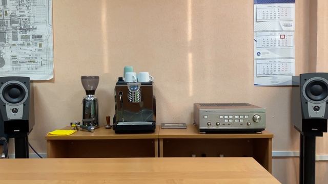 Adrian Berenguer "Days Pass" - Dynaudio Confidence C1, Luxman L-570 смотреть онлайн