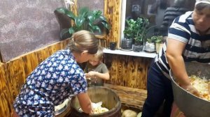 Квашеная капуста в бочке