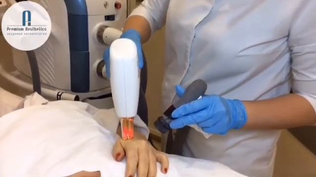 Лазерное омоложение рук на аппарате М22 с Демидион Дианой. 05.02.2019. смотреть онлайн