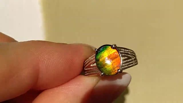 Кольцо с канадским аммолитом "Дыхание дракона" 1.94 ct (дуплет), на солнце смотреть онлайн