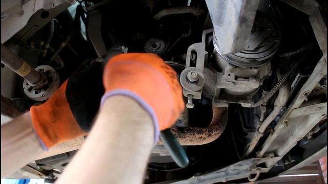 Замена ремня ГРМ помпы и термостата на Daewoo Nexia 1,5 Дэу Нексия 2003 года 1часть смотреть онлайн