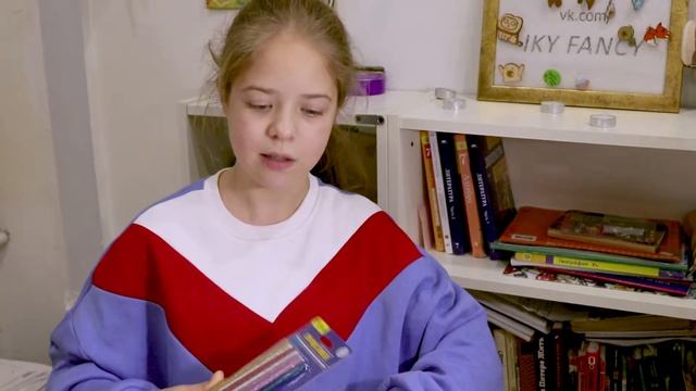 DIY Делаем новогодние снежинки, украшаем дом к Новому году с помощью клеевого пистолета смотреть онлайн