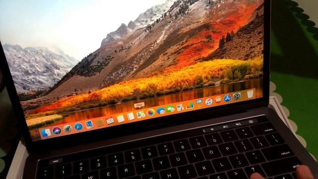 13" 2017 MacBook Pro with Touchbar Unboxing смотреть онлайн