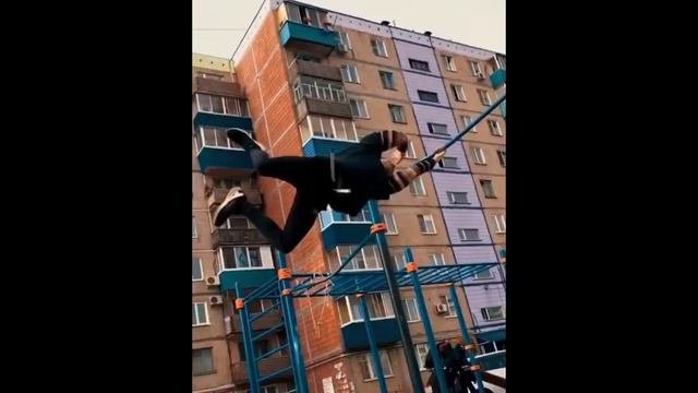 САМИЕ БЕЗБАШЕННИЕ ПАРКУР ТРЮКИ / №1 смотреть онлайн