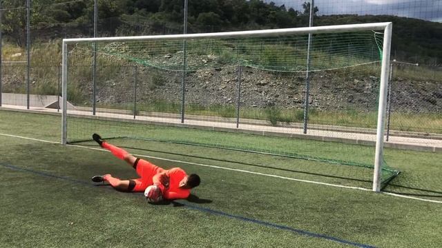 UHLSPORT AERORED SUPERSOFT HN | Test & Review смотреть онлайн