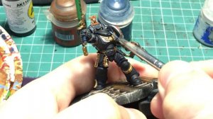 Как покрасить ЧЕРНУЮ БРОНЮ - простой гайд по покрасу миниатюр Warhammer 40,000 и других варгеймов