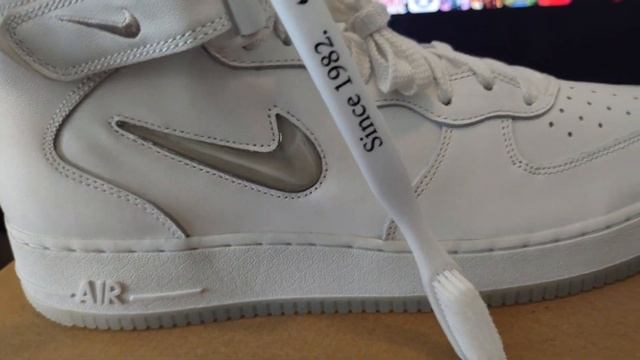 Air Force 1 Mid Color of the month Summit White unboxing смотреть онлайн