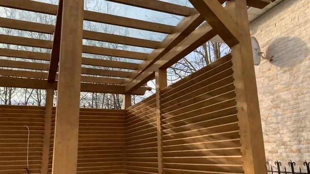 Беседка на придомовом участке для отдыха с друзьями. Навес из триплекса. Крыша из стекла. смотреть онлайн