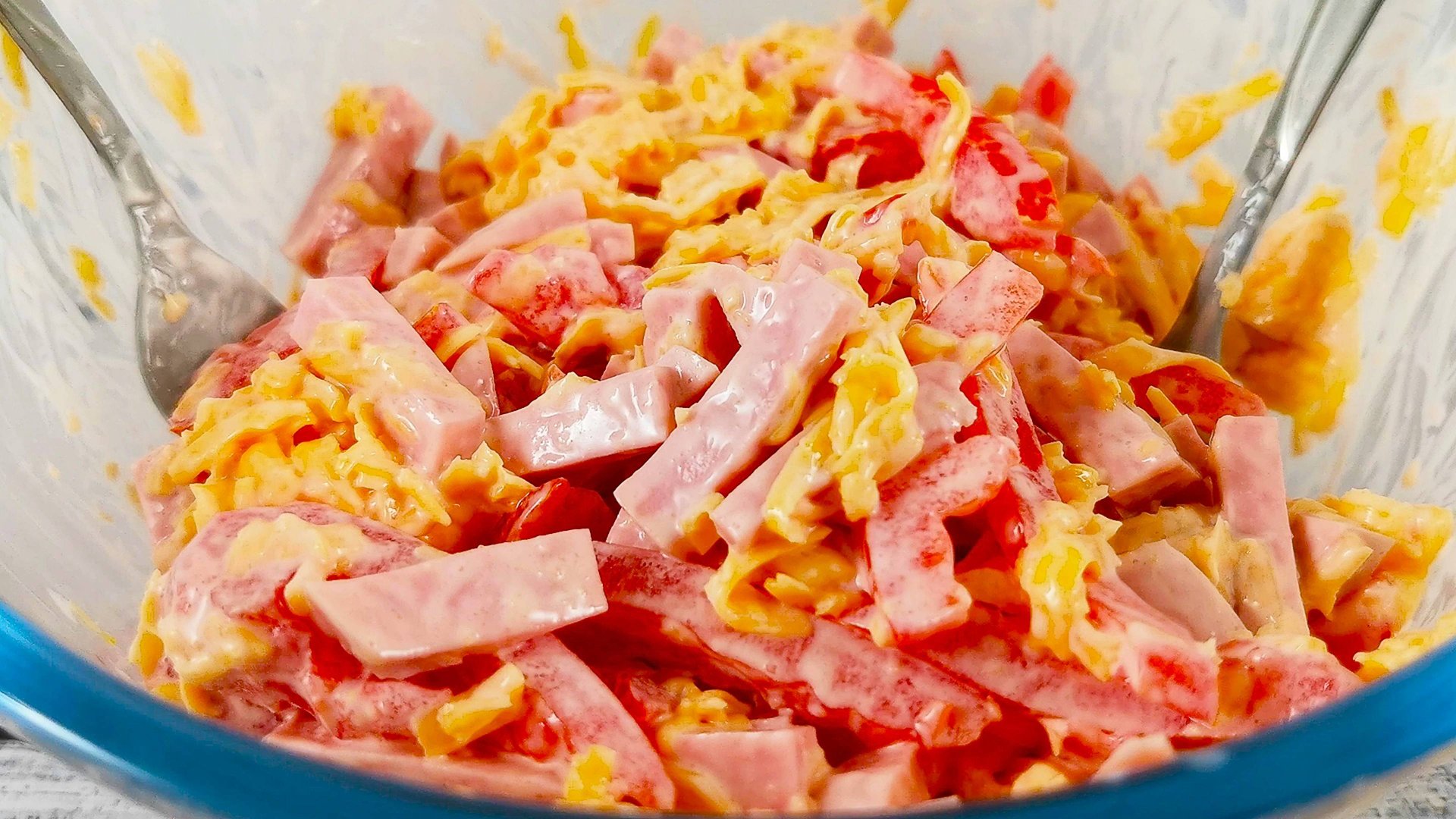 Очень вкусный салат с помидорами всего из 3-х ингредиентов смотреть онлайн