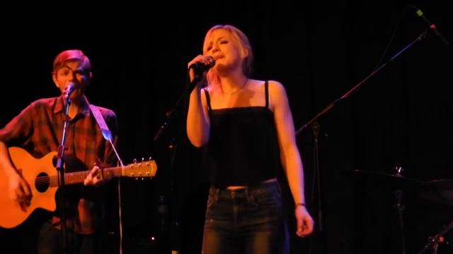 2015 11 20 Emily Kinney - Last Chance смотреть онлайн