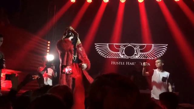 BIG RUSSIAN BOSS читает СТИХИ! Всем смотреть! смотреть онлайн