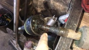 РАЗБИРАЕМ ПРАВУЮ ГРАНАТУ ШРУС НА РЕНО ЛОГАН  ПРОБЕГ МЕНЕЕ 20 Т КМ ?