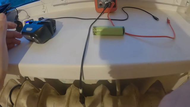 Полная зарядка налобного фонарика на 18650. смотреть онлайн