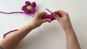 Цветок вязаный брелок на сумку туториал МК #цветокбрелок #цветоквязанный #вязанныйбрелок #крючок