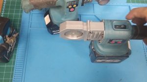 Аккумуляторный паяльник MAKITA для пластиковых труб.