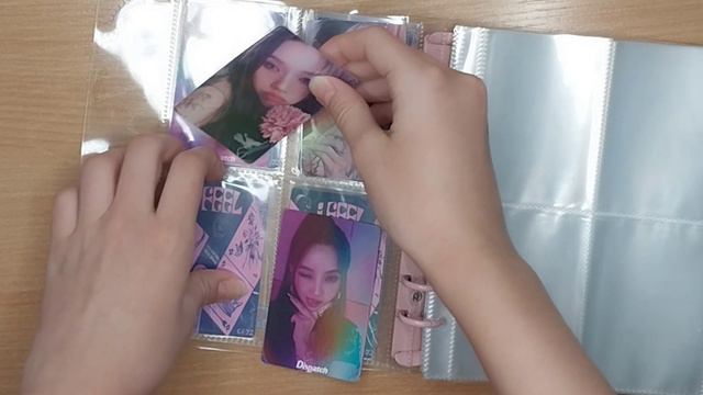 распаковка голографических карт джи айдл и органицация биндера! ✨️💞