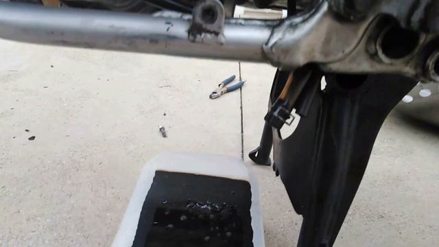 mastorakos: Changing oil on honda xrv 750. смотреть онлайн