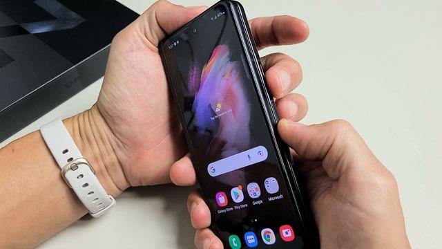 Galaxy Z Fold 3: Frozen Or Unresponsive Screen? Easy Fix!