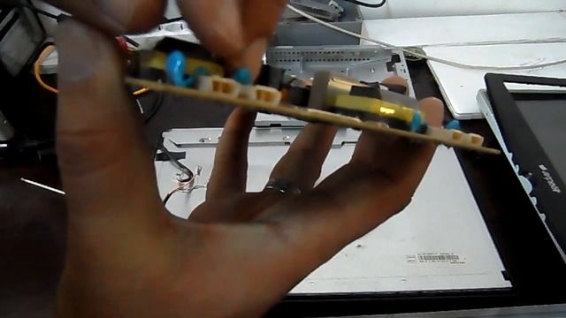 LCD Monitör Floresan Arızası, Ekran Açılıp Kapanıyor смотреть онлайн