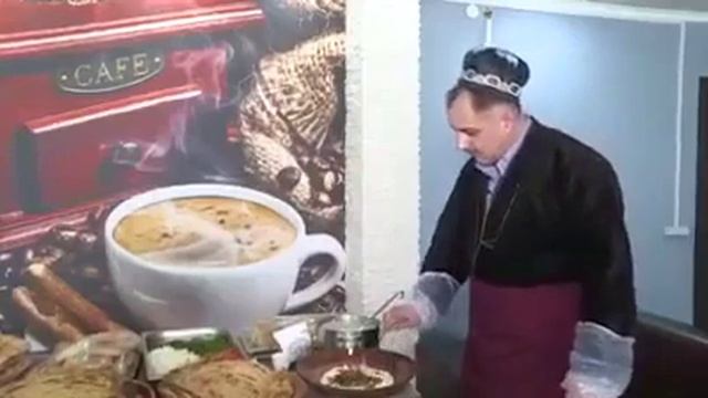 Таджик в Москве готовить таджикское блюдо Курутоб / смотрите до конца и не смейтесь