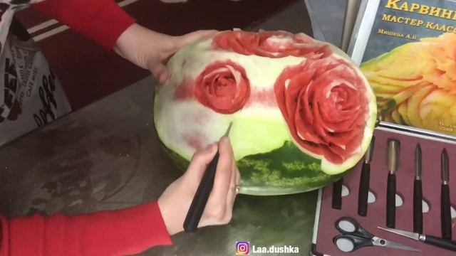 Ладушка. Карвинг. КРАСИВО украшаем, вырезаем арбуз. Laa.dushka цветок из Арбуза смотреть онлайн