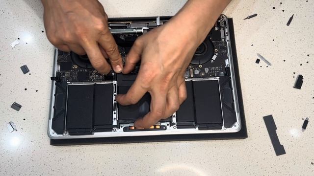 2018 2019 MacBook Pro [ HOW TO REPLACE LOGICB BOARD + TOUCH ID ]#apple