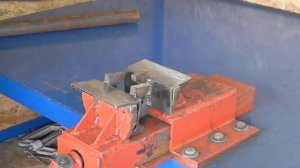 Приспособление для ЗАХВАТА трубы в тисках!