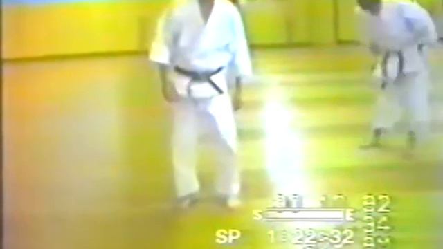 Treino no Hombu Dojo NKK 1992. 本部道場日本空手協会、1992年にトレーニング。 смотреть онлайн