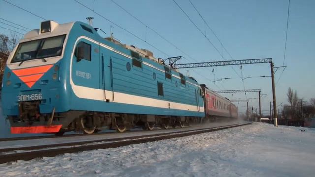 ЭП1М-656 с поездом Москва — Нальчик смотреть онлайн