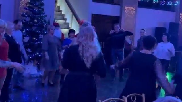 Аманда Шухер "Кафе Шантан" смотреть онлайн
