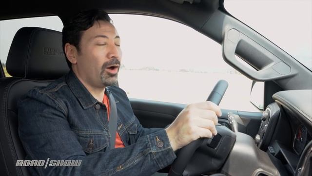 2019 Chevy Silverado 1500 rocks a bigger box, adds tech | Review & Road Test (4K) смотреть онлайн