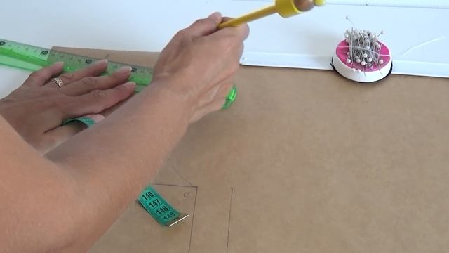 МОДЕЛИРУЮ СВИТШОТ С СПУЩЕННЫМ ПЛЕЧОМ / КАК СШИТЬ СВИТШОТ / ДЕТСКАЯ ПАЙТА смотреть онлайн