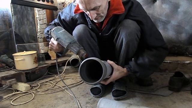 Как соединить две канализационные трубы. смотреть онлайн